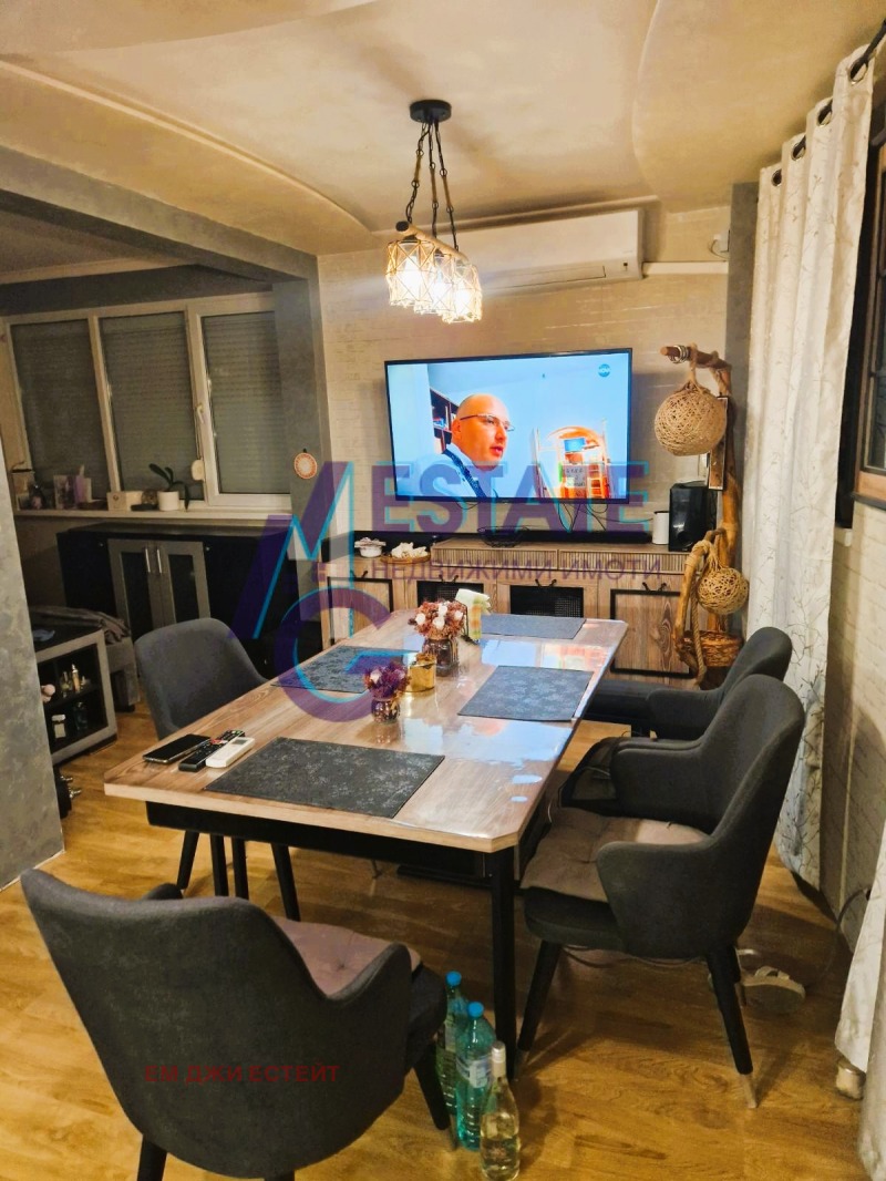En venta  2 dormitorios Burgas , Sarafovo , 129 metros cuadrados | 44221864