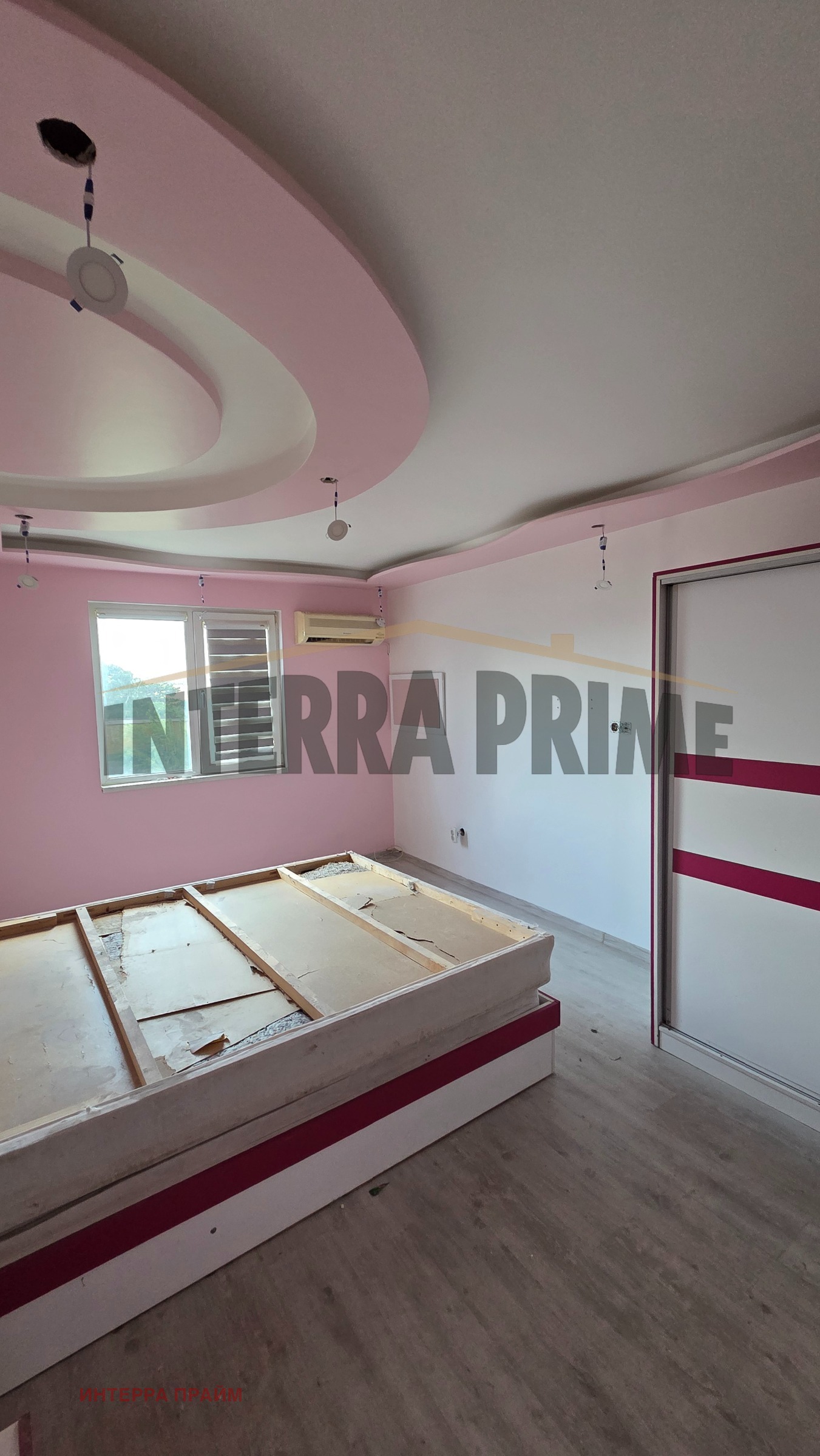 Продава МНОГОСТАЕН, гр. Добрич, Пинета, снимка 2 - Апартаменти - 54737366