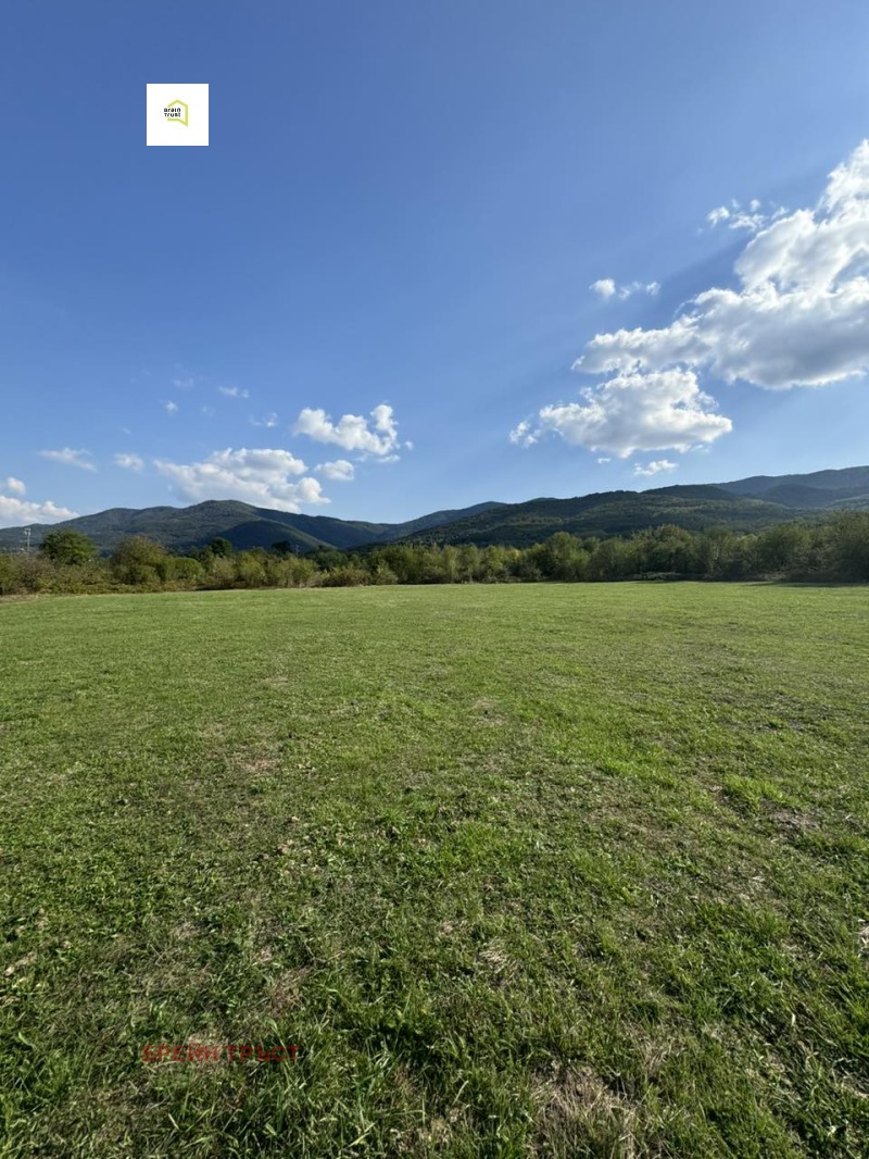 Продава ПАРЦЕЛ в област София, гр. Правец - 5228 кв.м / 418 240 € » 818 006.34 лв., БРЕЙН ТРЪСТ