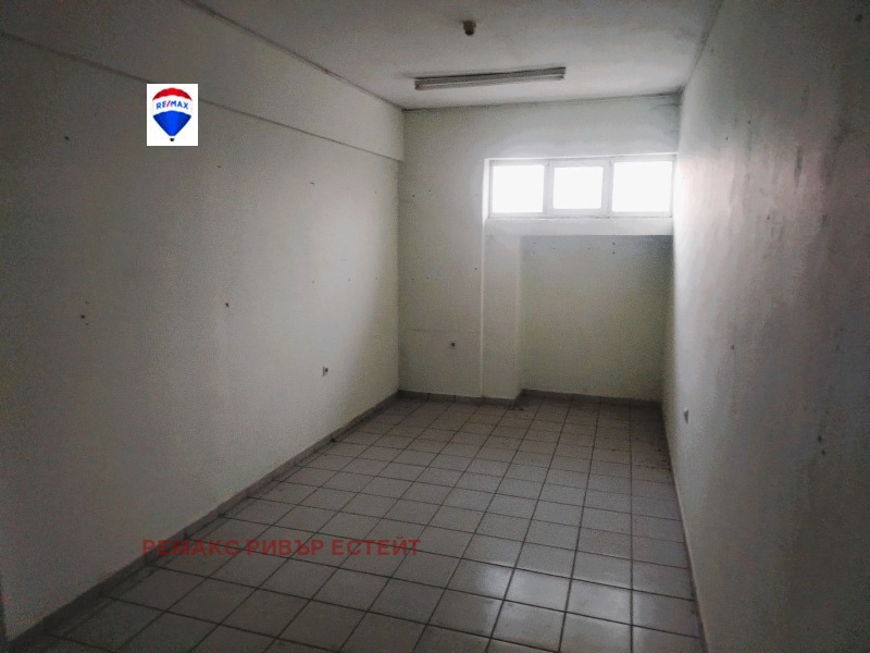 Продава МАГАЗИН, гр. Русе, Ялта, снимка 2 - Магазини - 52635434