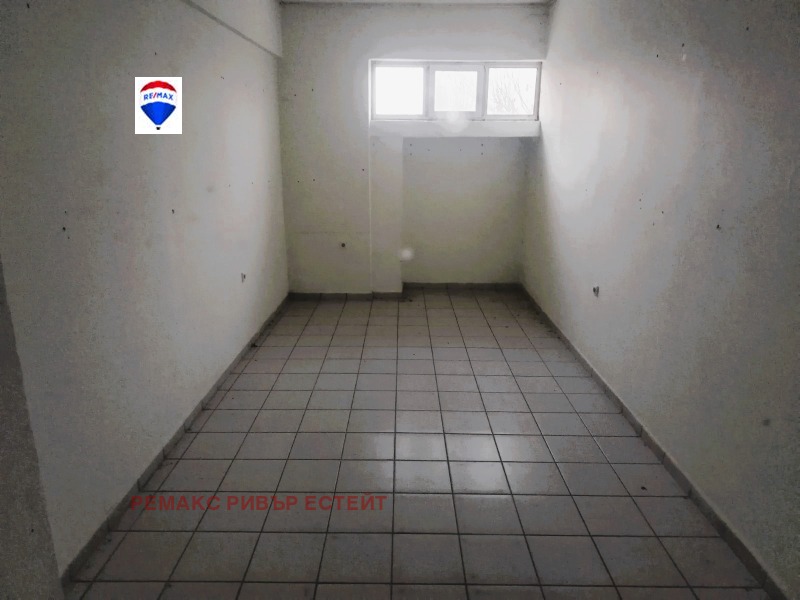 Продава МАГАЗИН, гр. Русе, Ялта, снимка 4 - Магазини - 52635434