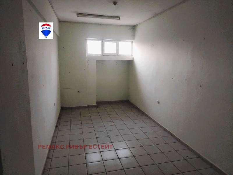 Продава МАГАЗИН, гр. Русе, Ялта, снимка 3 - Магазини - 52635434