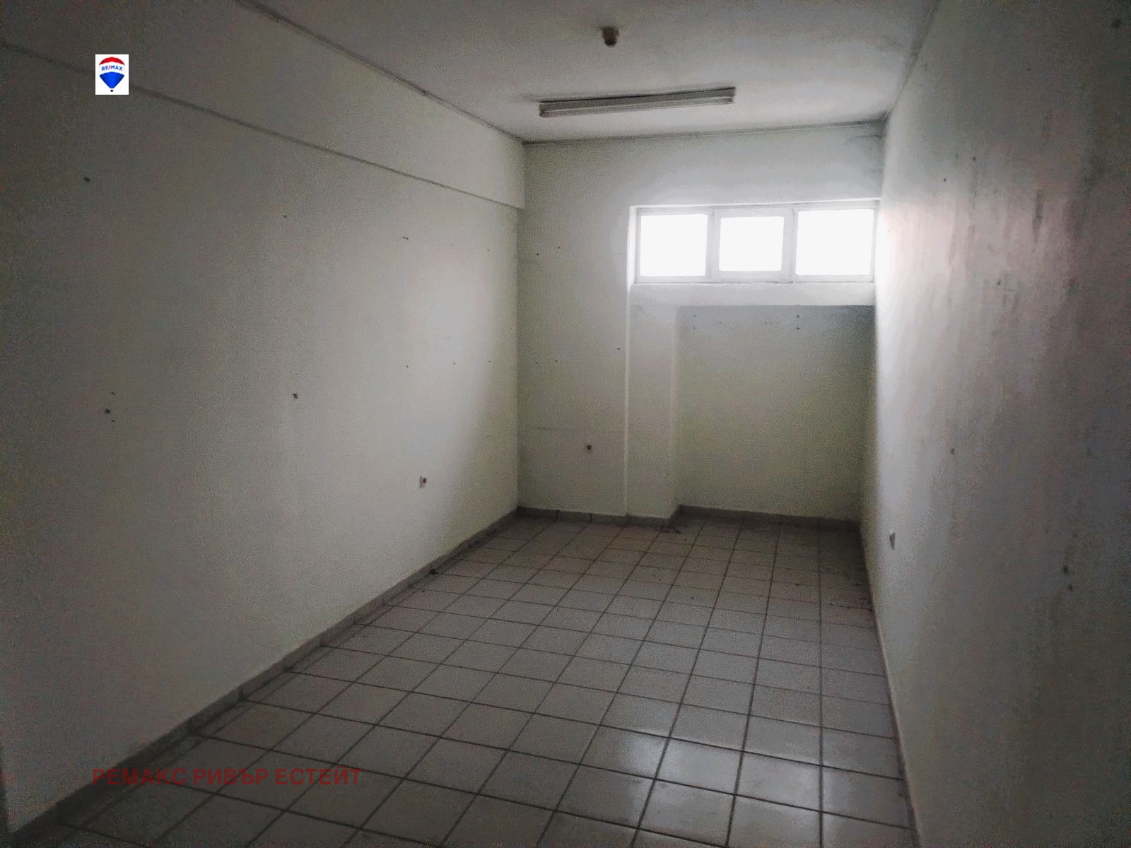 Продава МАГАЗИН, гр. Русе, Ялта, снимка 2 - Магазини - 52635434