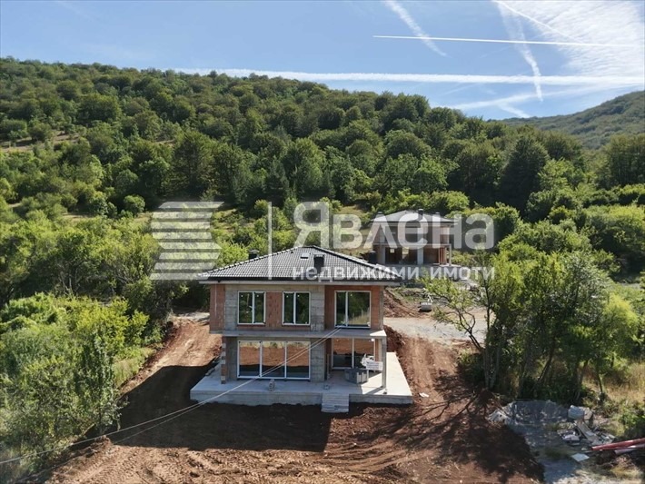 Продава КЪЩА, с. Боснек, област Перник