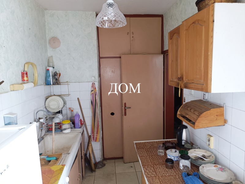 Продава 4-СТАЕН, гр. Шумен, Куршун чешма, снимка 6 - Апартаменти - 52280265