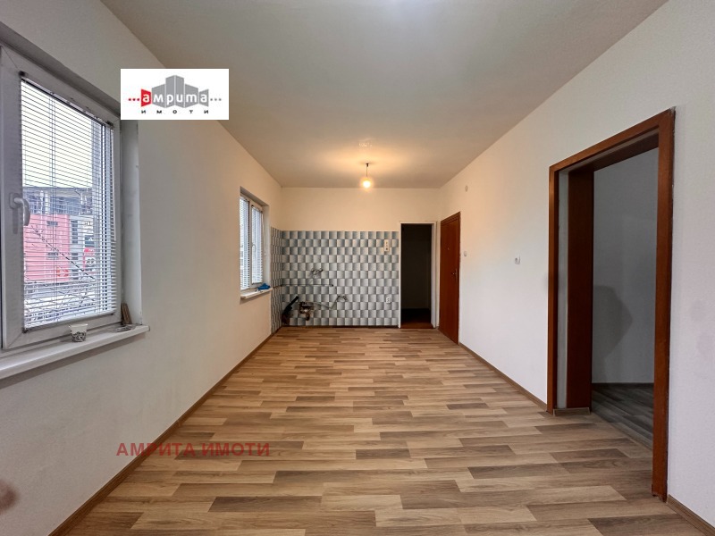 Продава ЕТАЖ ОТ КЪЩА, гр. София, Левски В, снимка 3 - Етаж от къща - 52574134