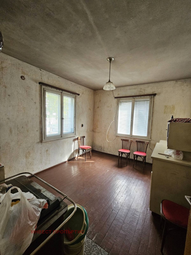 Продава КЪЩА, гр. София, Хаджи Димитър, снимка 3 - Къщи - 52235467