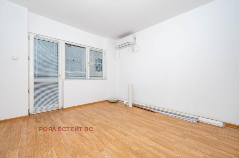 De vânzare  2 dormitoare Plovdiv , Camenița 1 , 89 mp | 44804178 - imagine [8]