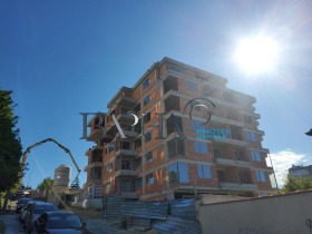 1 quarto Vladislav Varnentchik 2, Varna