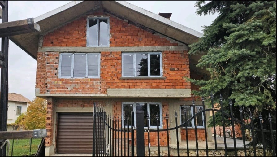 Продава КЪЩА, с. Извор, област Перник