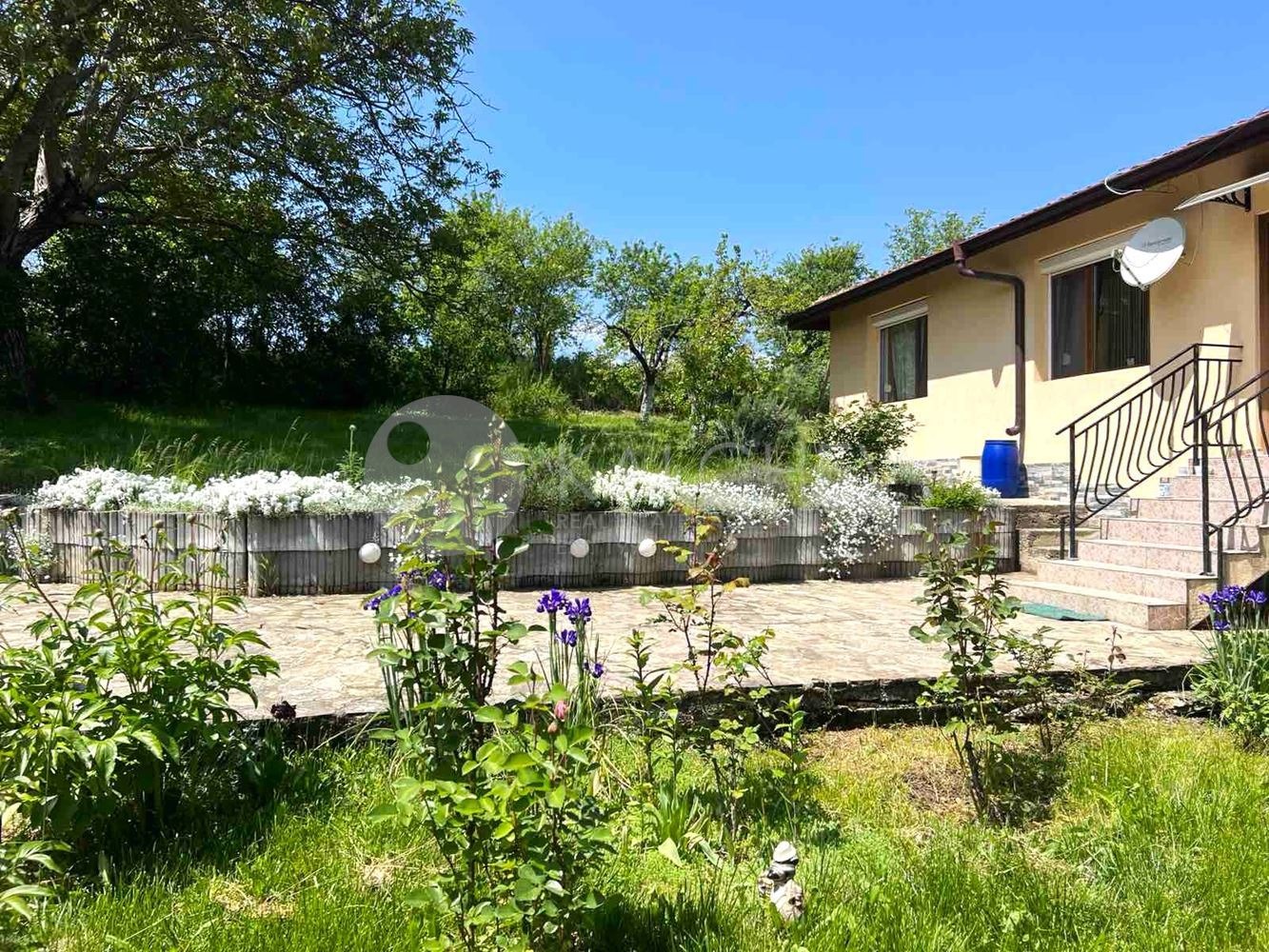 Продава КЪЩА, с. Горен чифлик, област Варна