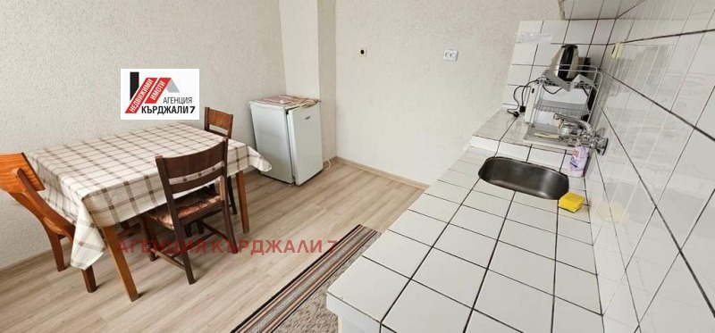 Продава  2-стаен град Кърджали , Възрожденци , 48 кв.м | 85123504 - изображение [2]