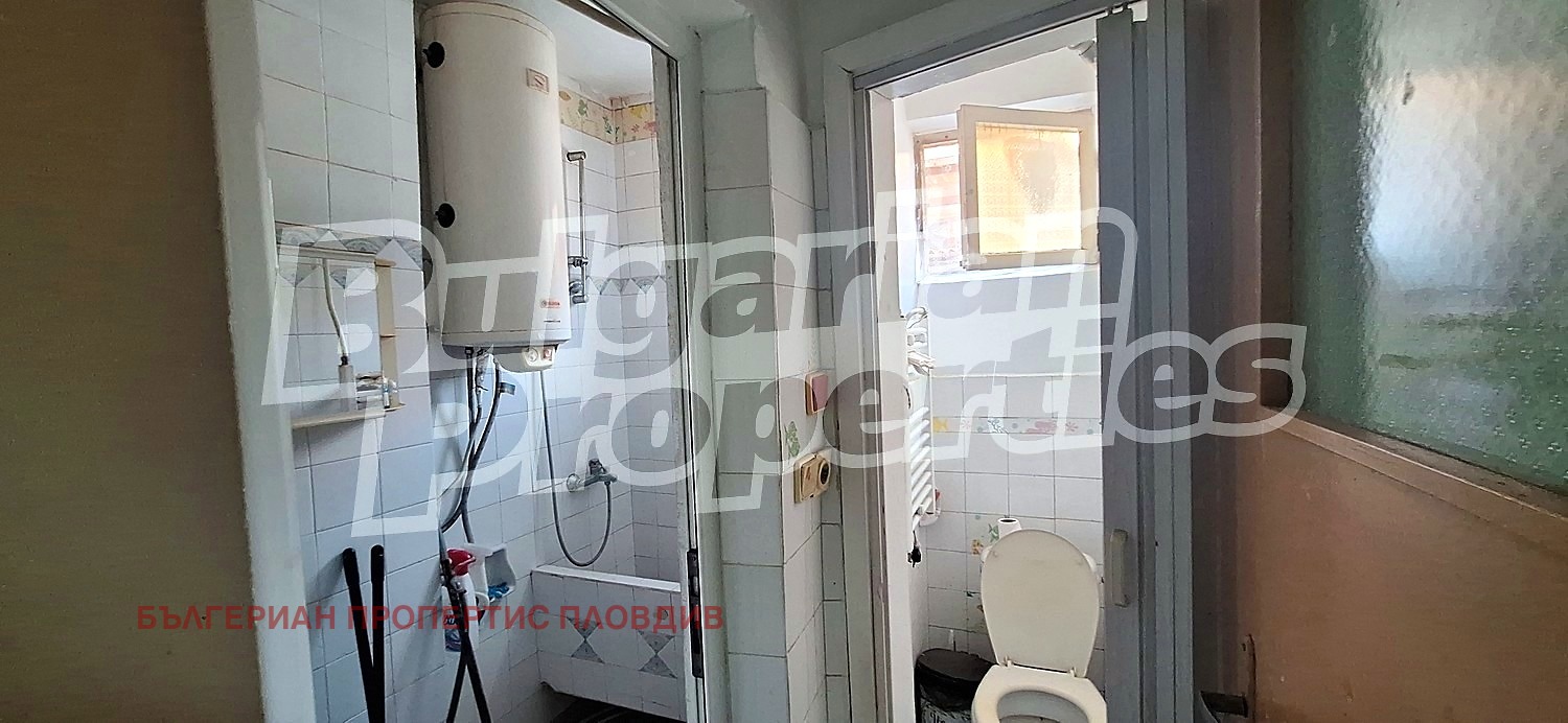 Продава ЕТАЖ ОТ КЪЩА, гр. Пловдив, Прослав, снимка 17 - Етаж от къща - 55789631