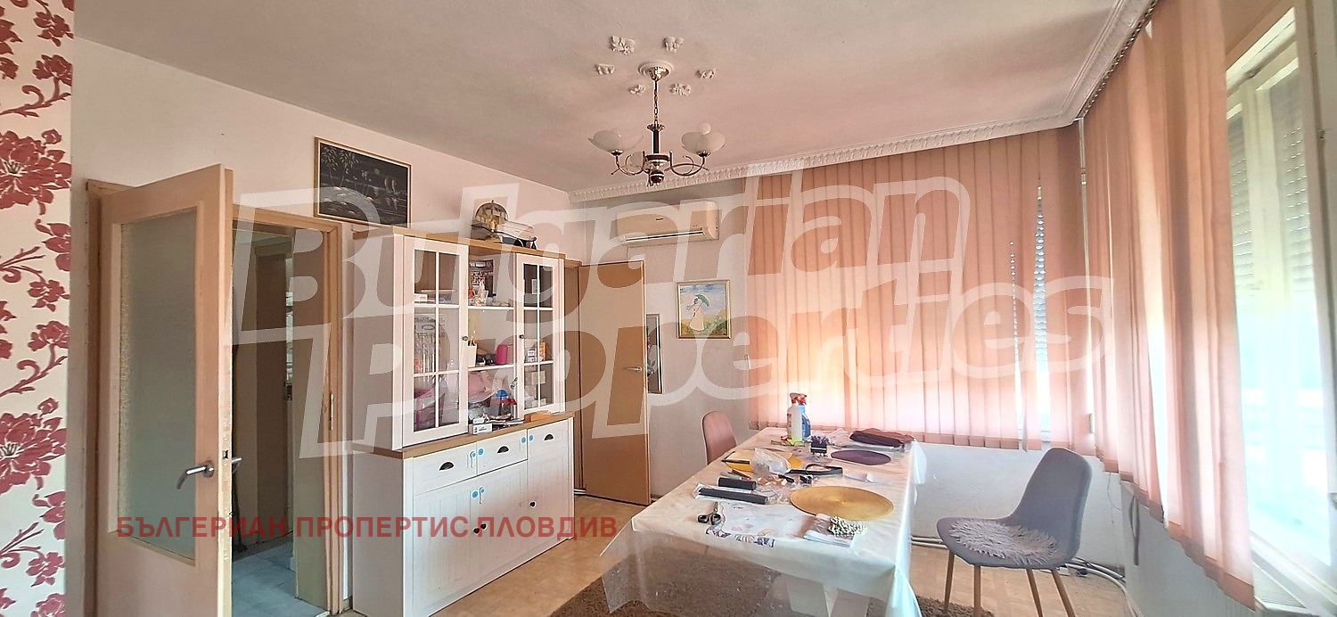 Продава ЕТАЖ ОТ КЪЩА, гр. Пловдив, Прослав, снимка 16 - Етаж от къща - 55789631