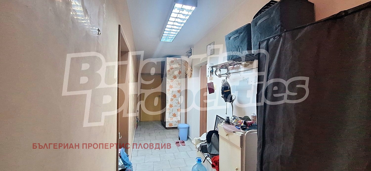 Продава ЕТАЖ ОТ КЪЩА, гр. Пловдив, Прослав, снимка 13 - Етаж от къща - 55789631