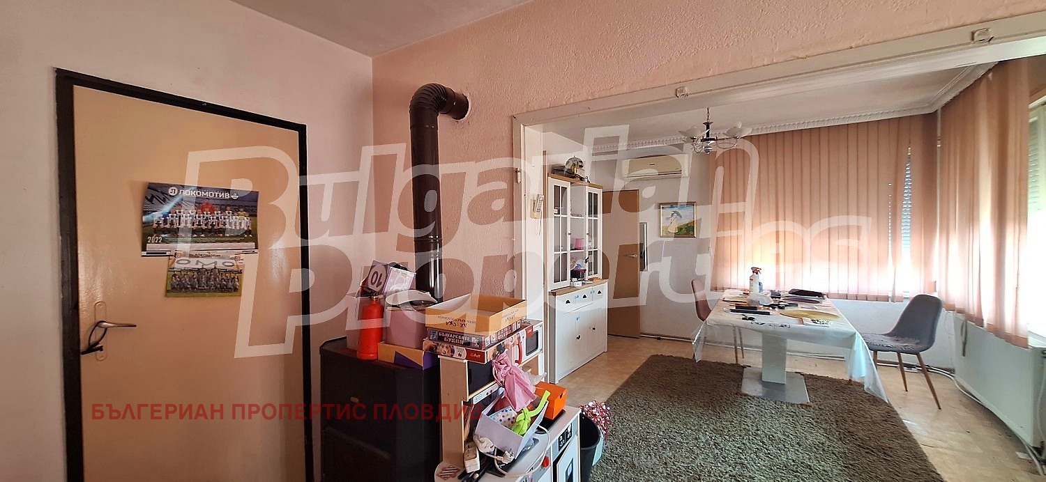 Продава ЕТАЖ ОТ КЪЩА, гр. Пловдив, Прослав, снимка 5 - Етаж от къща - 55789631