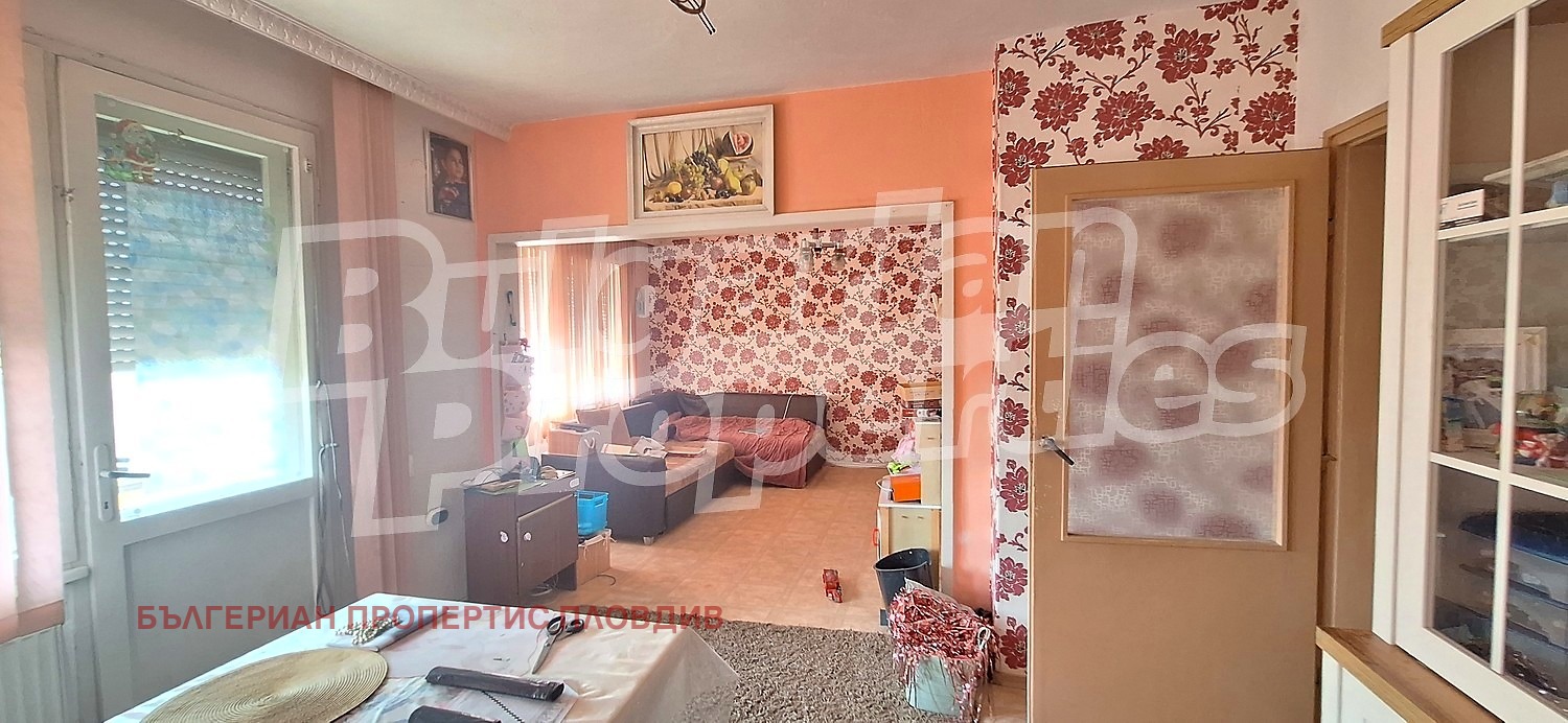 Продава ЕТАЖ ОТ КЪЩА, гр. Пловдив, Прослав, снимка 12 - Етаж от къща - 55789631