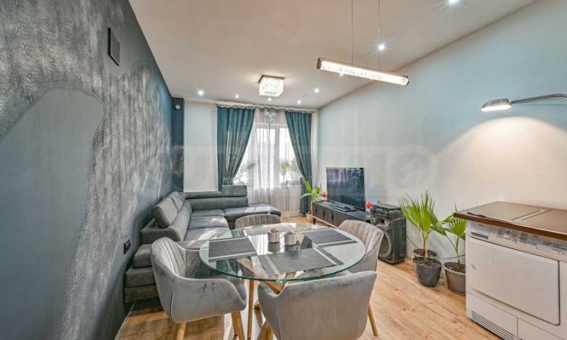 Продава 3-СТАЕН, гр. Перник, Рено