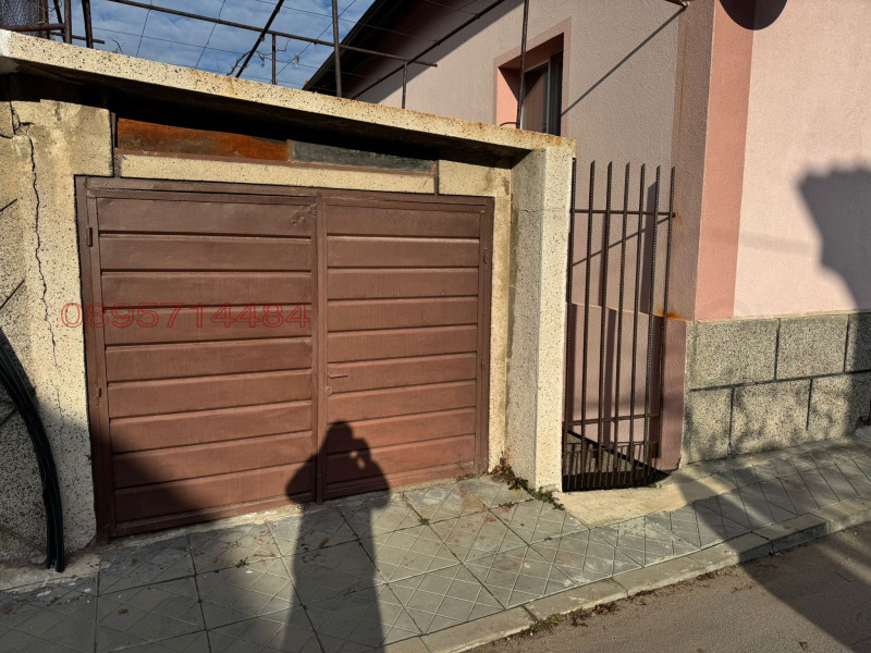 Продава КЪЩА, гр. Дупница, област Кюстендил, снимка 2 - Къщи - 52780126