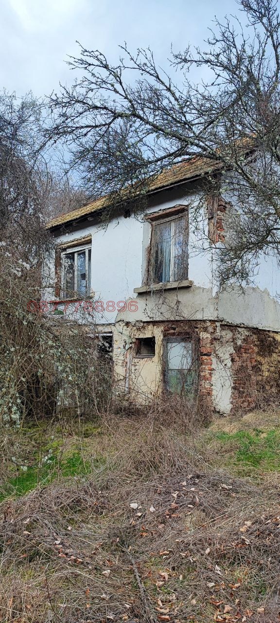 Продава КЪЩА, с. Сирищник, област Перник