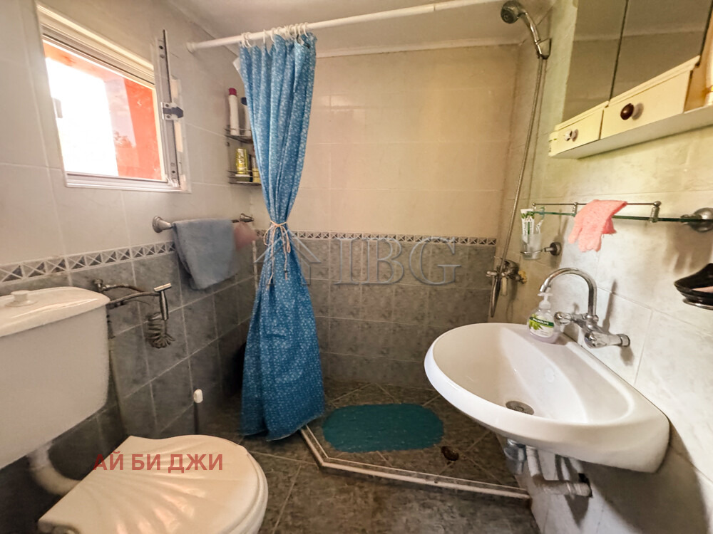 Продава КЪЩА, гр. Генерал Тошево, област Добрич, снимка 15 - Къщи - 56377917