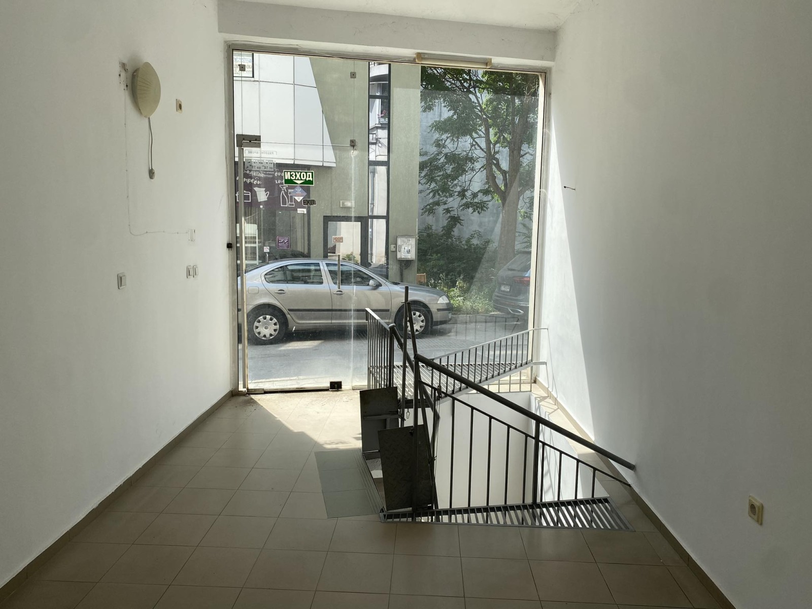 Продава МАГАЗИН, гр. Карлово, област Пловдив, снимка 2 - Магазини - 41594120