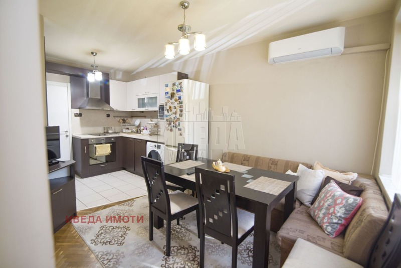 Продава  Етаж от къща град Варна , Централна поща , 130 кв.м | 25140286