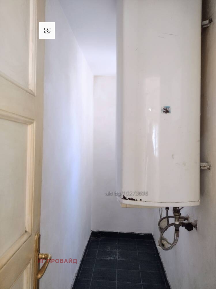 Продава ЕТАЖ ОТ КЪЩА, гр. Бургас, Център, снимка 4 - Етаж от къща - 53461651