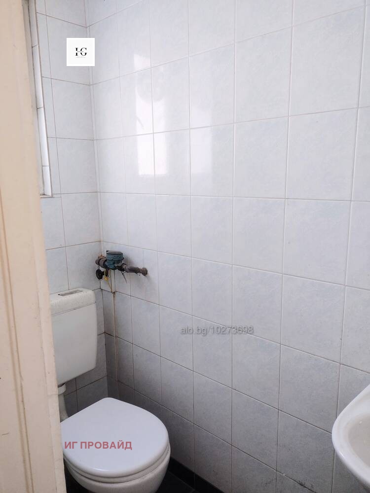 Продава ЕТАЖ ОТ КЪЩА, гр. Бургас, Център, снимка 3 - Етаж от къща - 53461651