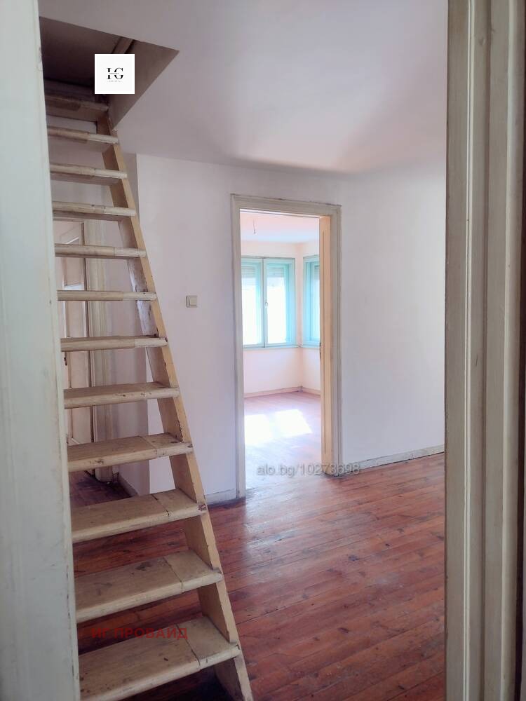 Продава ЕТАЖ ОТ КЪЩА, гр. Бургас, Център, снимка 5 - Етаж от къща - 53461651