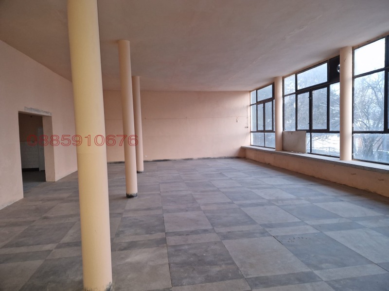 Продава ПРОМ. ПОМЕЩЕНИЕ в област София, гр. Златица - 577 кв.м / 594 000 € » 1 161 763.02 лв.
