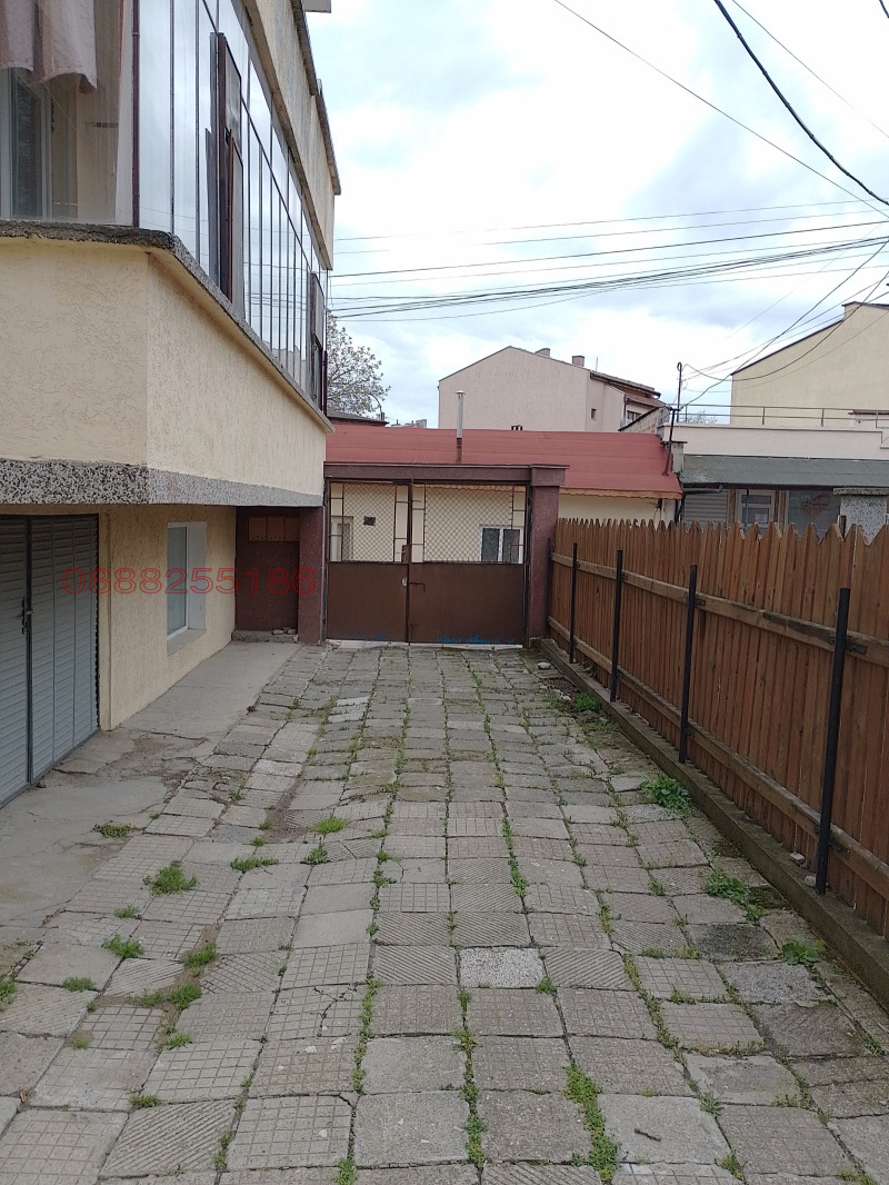 Продава КЪЩА, гр. Ямбол, Каргон, снимка 2 - Къщи - 52786032