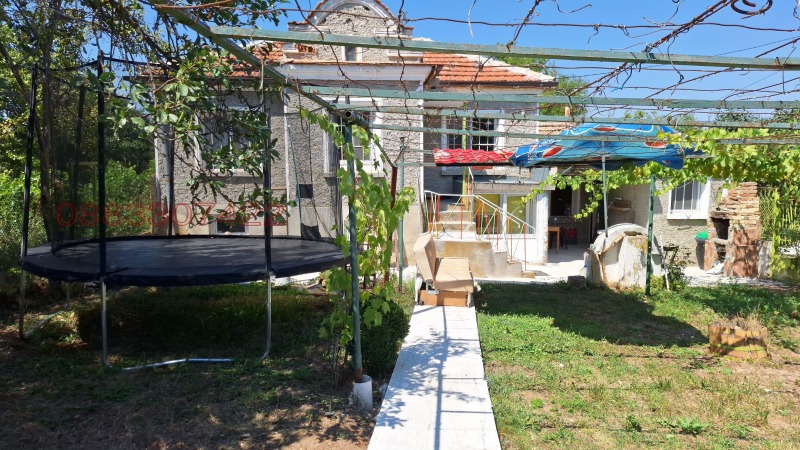 Продава КЪЩА, с. Владимирово, област Добрич