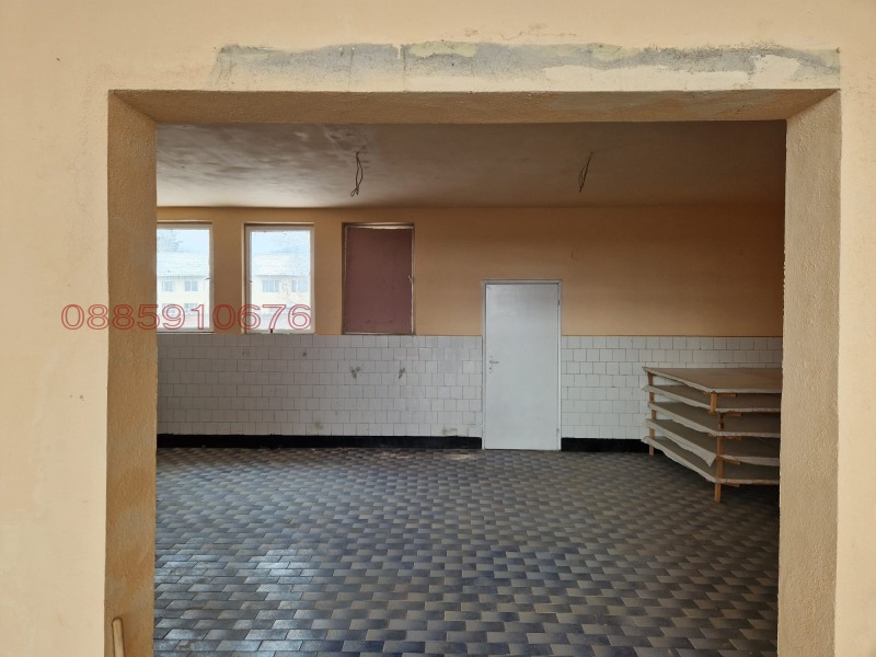 Продава ПРОМ. ПОМЕЩЕНИЕ, гр. Златица, област София област, снимка 2 - Производствени сгради - 53328126