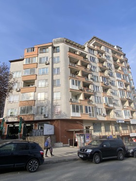 3-стаен град Бургас, Зорница 1