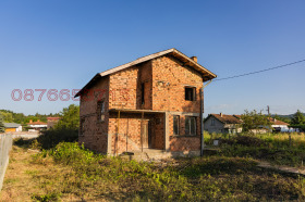 Къща с. Караполци, област София