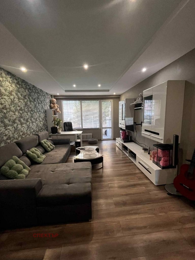 Zu verkaufen  1 Schlafzimmer Pernik , Iztok , 65 qm | 60633287