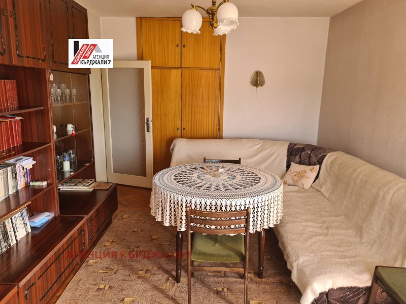 Продава 3-СТАЕН, гр. Кърджали, Студен кладенец