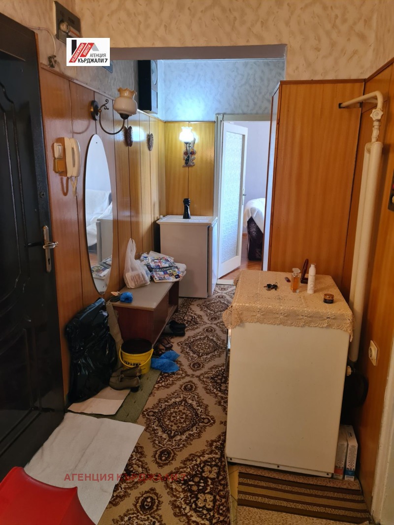 Продава 3-СТАЕН, гр. Кърджали, Студен кладенец, снимка 2 - Апартаменти - 52386346