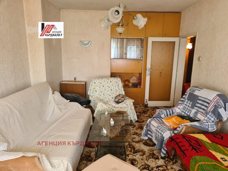 Продава 3-СТАЕН, гр. Кърджали, Студен кладенец, снимка 10 - Апартаменти - 52386346