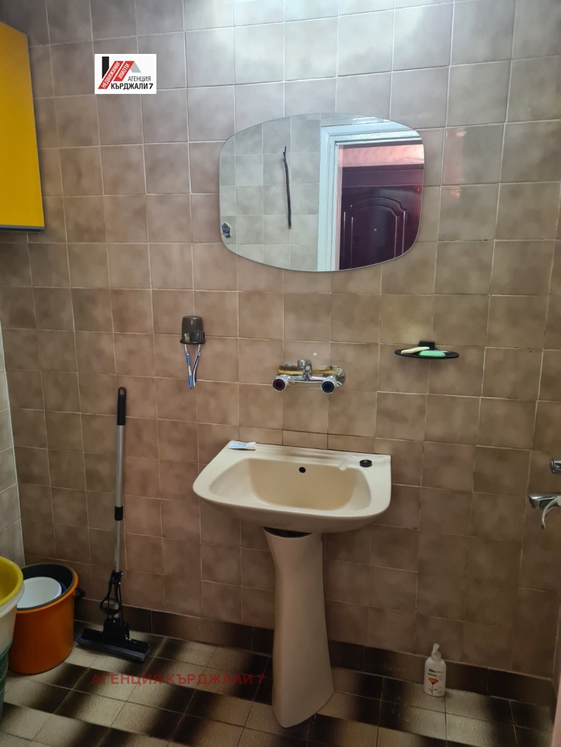 Продава 3-СТАЕН, гр. Кърджали, Студен кладенец, снимка 14 - Апартаменти - 52386346