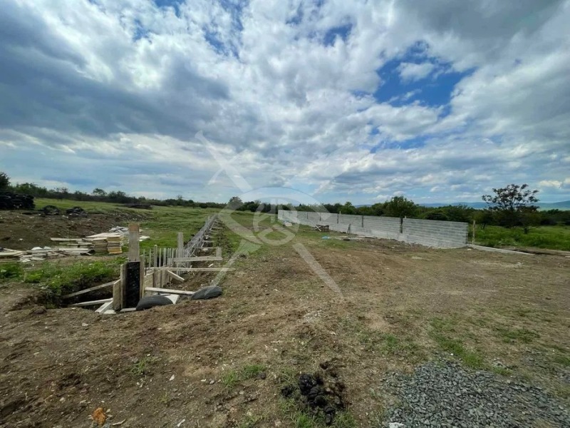 Продава ПАРЦЕЛ в област Бургас, гр. Карнобат - 17500 кв.м / 250 000 € » 488 957.50 лв., ЕКС НВД БУРГАС ООД