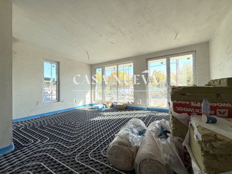 Продава КЪЩА, 220 кв.м.349 000 €682 584.67 лв.град София, гр. Банкя 22:03 на 05 Ноември 2025 Продава КЪЩА, 220 кв.м.349 000 €682 584.67 лв.град София, гр. Банкя 22:03 на 05 Ноември 2025