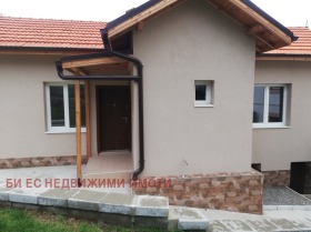 House Batanovtsi, region Pernik 7