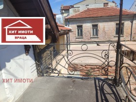 Продава  Етаж от къща, град Враца