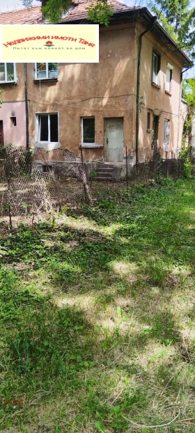 1-стаен град Перник, Твърди ливади 3