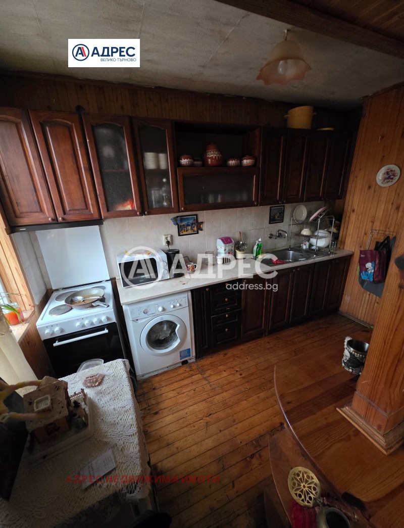 Продава ЕТАЖ ОТ КЪЩА, гр. Дебелец, област Велико Търново, снимка 2 - Етаж от къща - 52990602