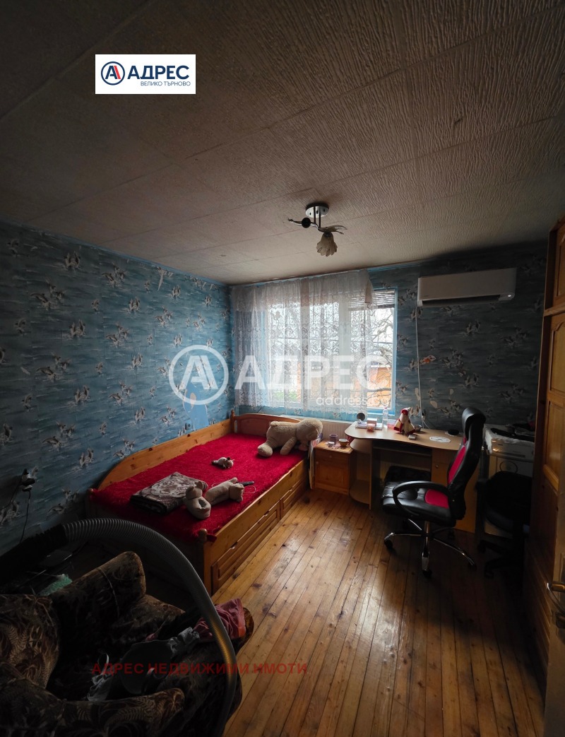 Продава ЕТАЖ ОТ КЪЩА, гр. Дебелец, област Велико Търново, снимка 5 - Етаж от къща - 52990602