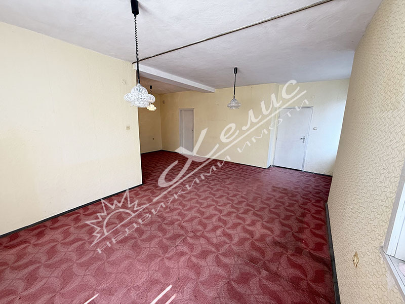 Продава ЕТАЖ ОТ КЪЩА, гр. Бургас, Център, снимка 2 - Етаж от къща - 53071686