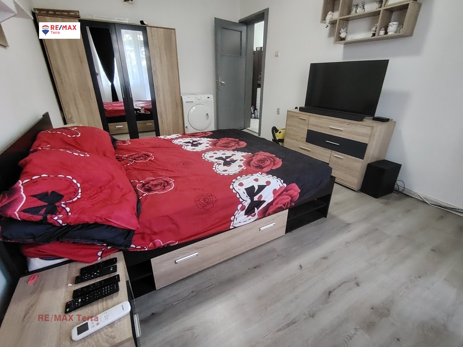 Продава  2-стаен област Плевен , гр. Долна Митрополия , 57 кв.м | 76123257